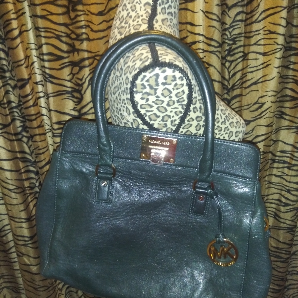 Michael Kors Authentic purse and matching wallet